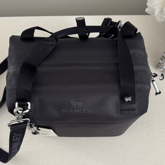 New Stanley Julienne Mini Soft Cooler - Black Carry Cooler - Picture 3 of 16